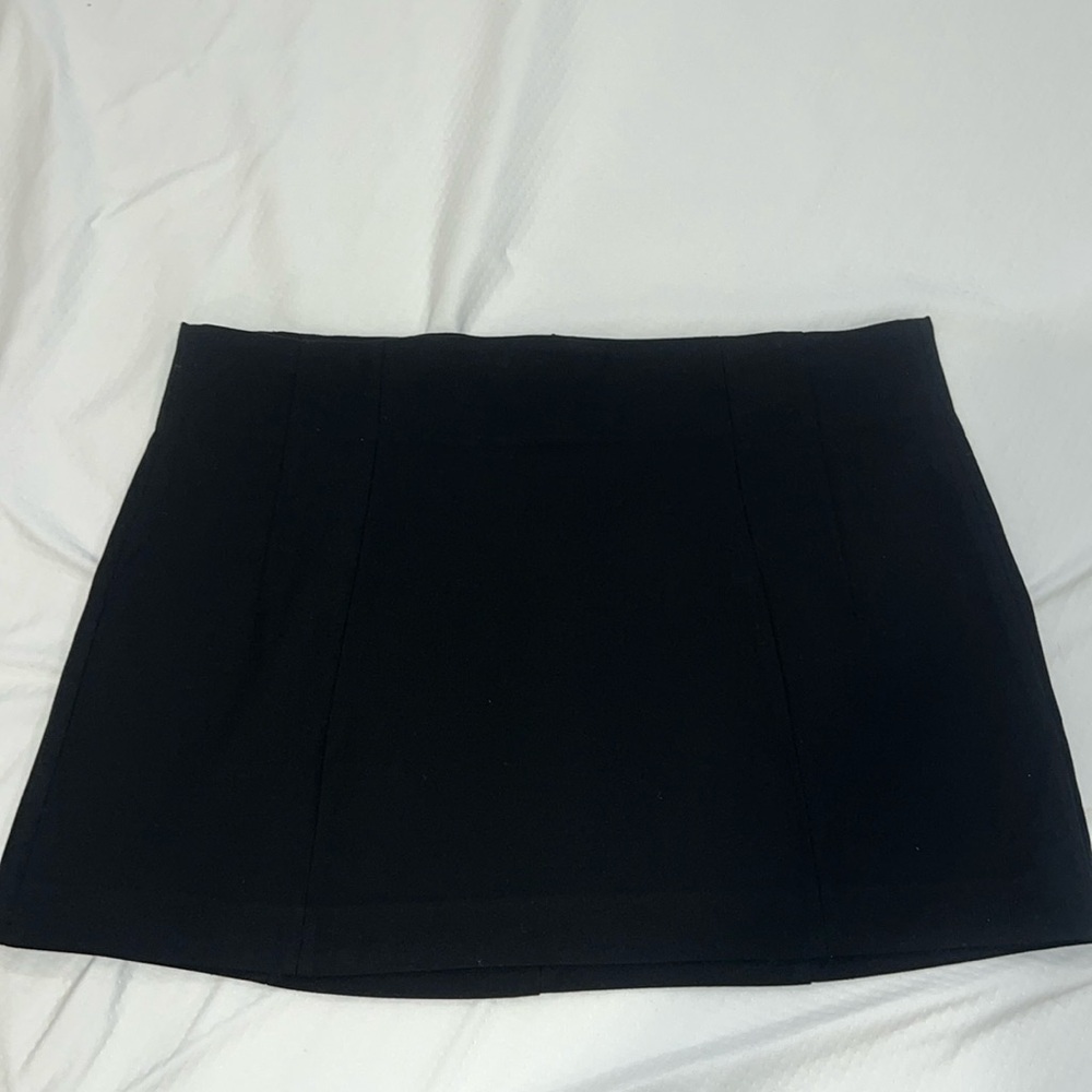 Zara black mini skirt with zipper on back like new
